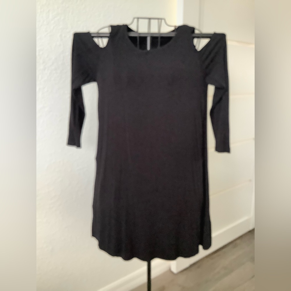 Tiana B. Black Cold Shoulder Dress. M.